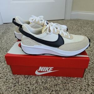 NWT Women's Nike Waffle Debut Sneaker, size 6.5